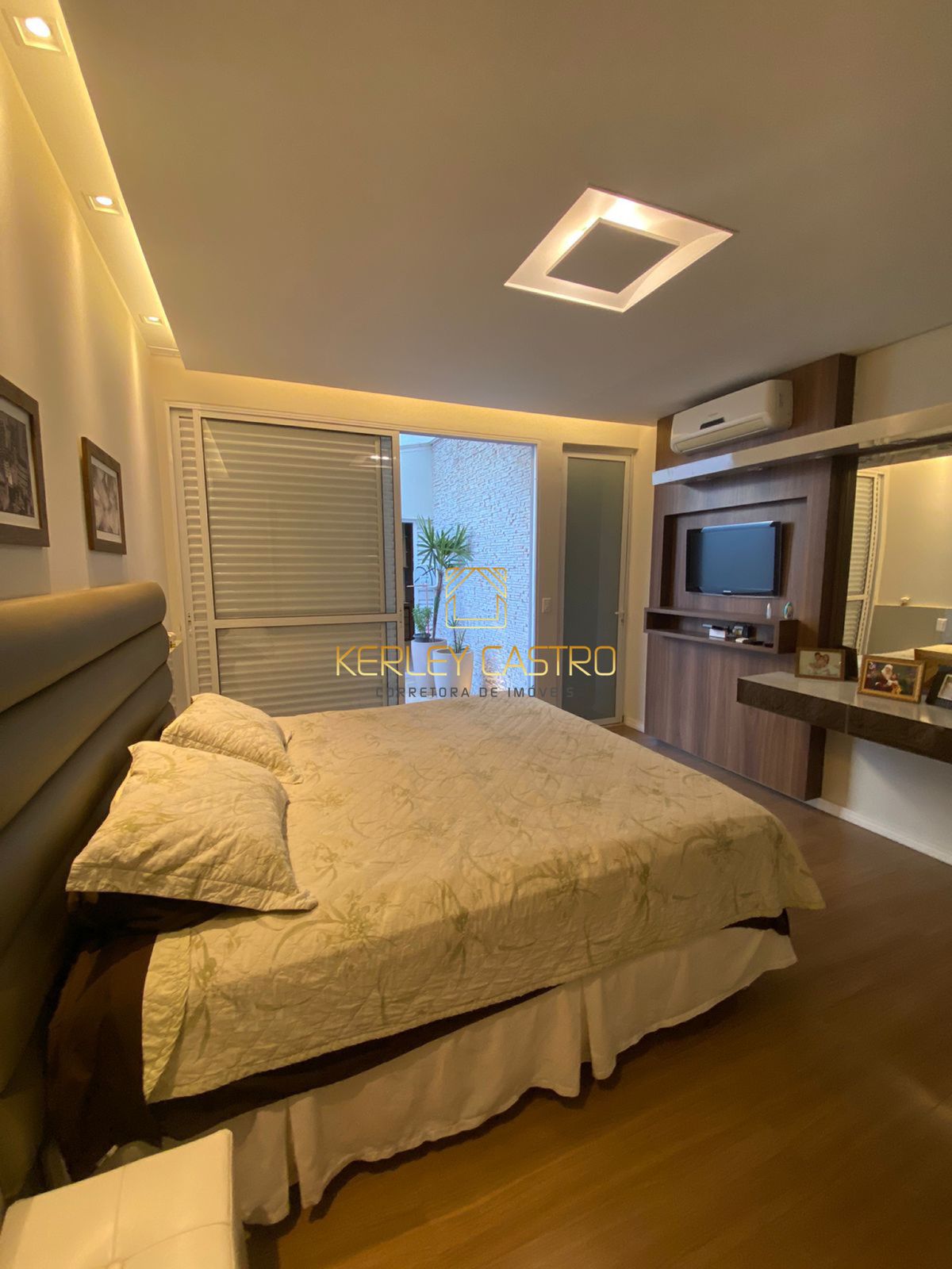 VENDO LINDA CASA PLANEJADA NO BAIRRO MANGABEIRAS